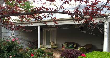 Located In The Heart Of Historic New Braunfels, Comal River & Schlitterbahn