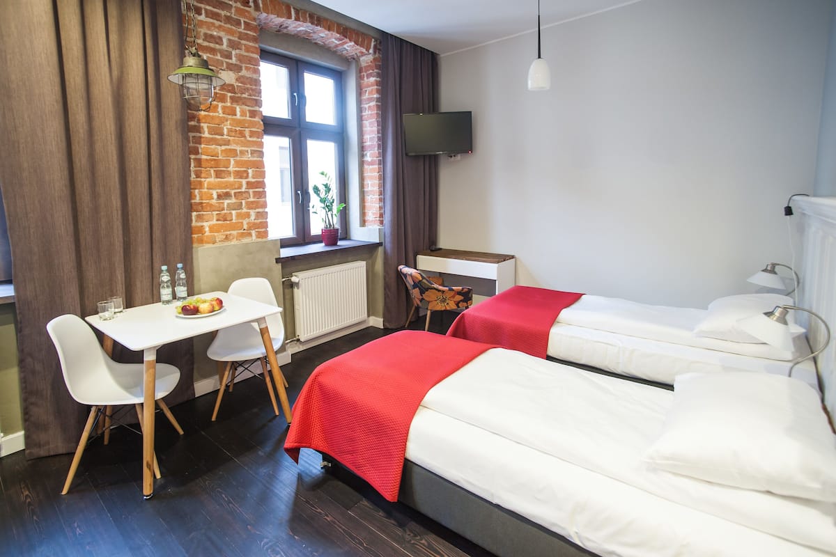 Deluxe Studio | Desk, iron/ironing board, free WiFi, bed sheets