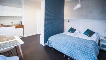 Deluxe Studio | Desk, iron/ironing board, free WiFi, bed sheets
