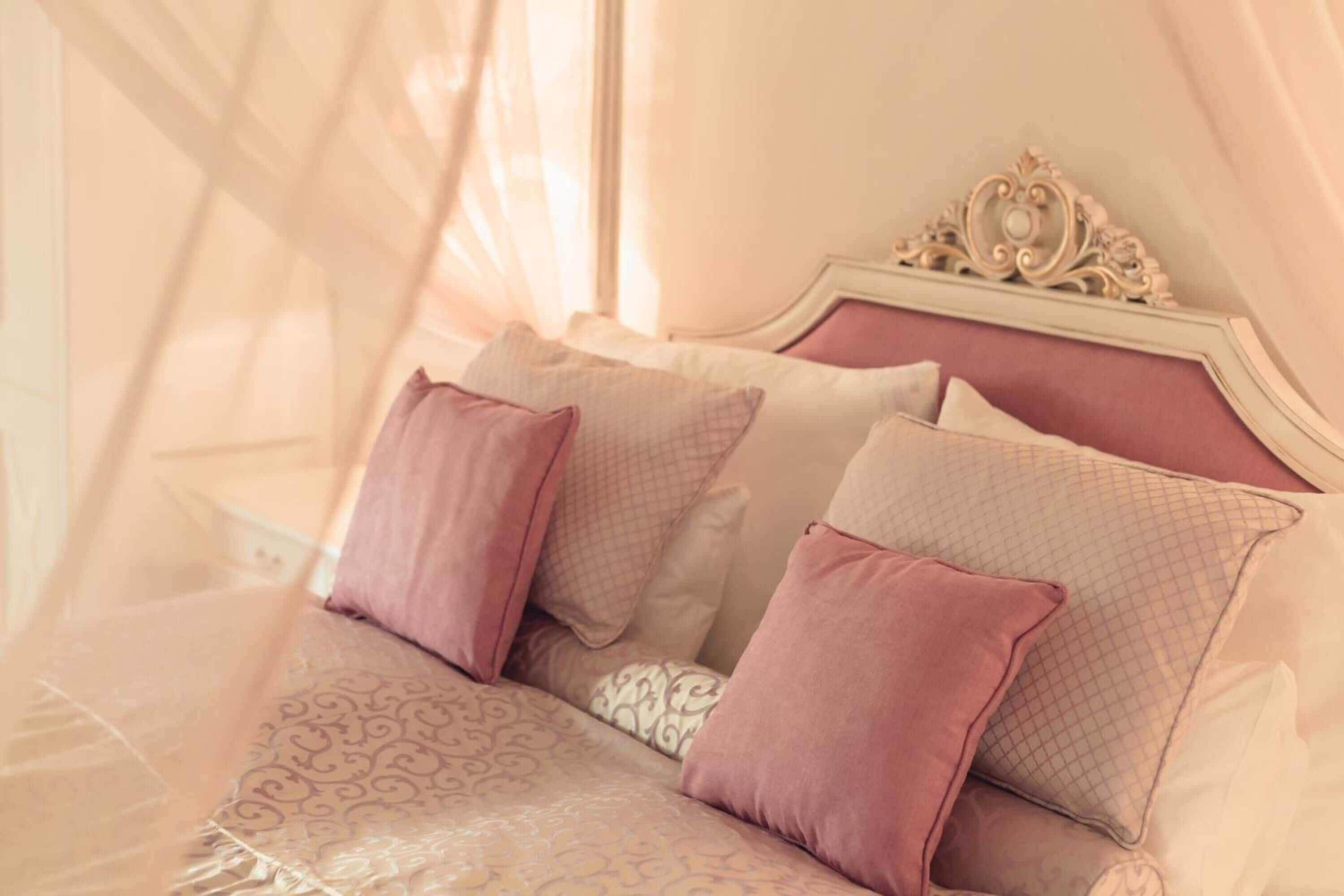 Premium bedding, down comforters, minibar, in-room safe