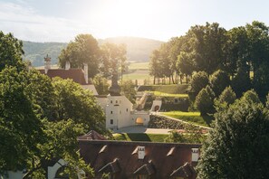 Property grounds - Schloss Thalheim (Kapelln)