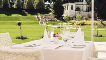 Lunch and dinner served, garden views