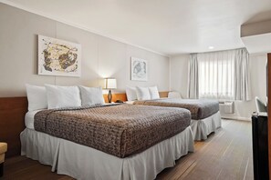 Habitación estándar, 2 camas Queen size | Escritorio, wifi gratis y ropa de cama 