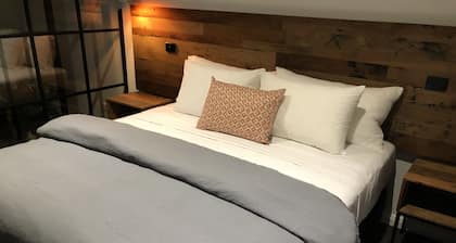 Timber Door Luxury Accommodation Geelong