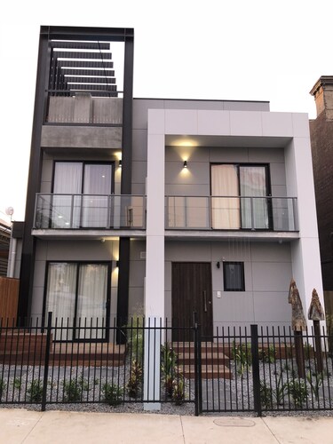 Timber Door Luxury Accommodation Geelong