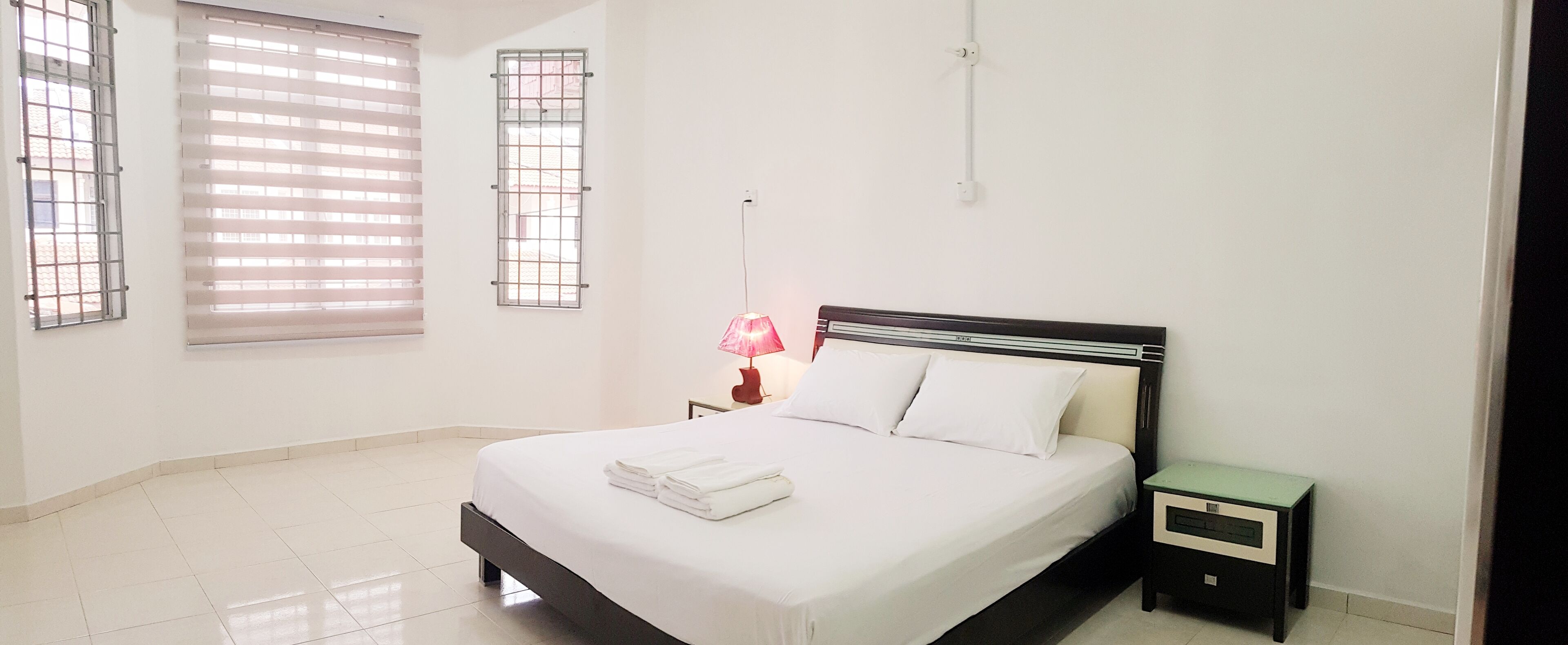 4 slaapkamers, een strijkplank/strijkijzer, internet, beddengoed