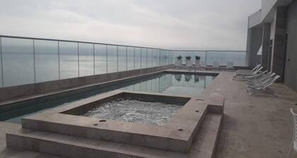 Luxury apartment facing the sea