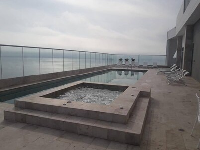 Luxury apartment facing the sea