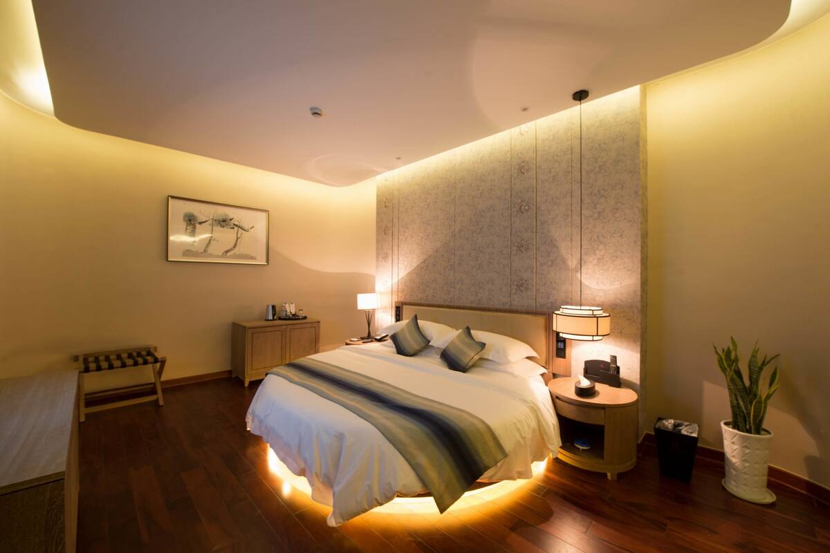Executive Double Room | Tilam berlapik, bar mini, peti besi dalam bilik, meja 