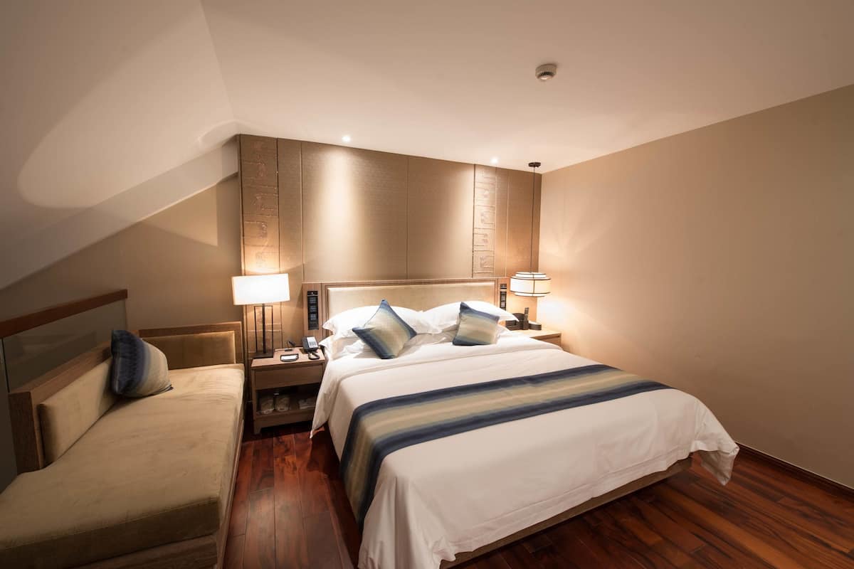Loft, Hill View