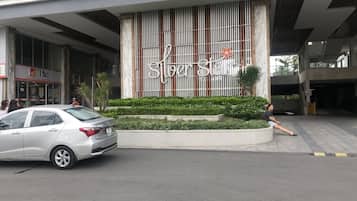 A building with a sign reading "Silver Star."