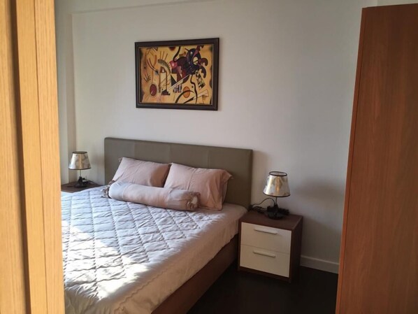 家庭公寓, 2 間臥室, 可使用泳池, 高層 | 1 間臥室、獨特裝潢、布置獨特、書桌