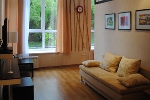 Junior Suite, 1 Queen Bed | Soundproofing, iron/ironing board, free WiFi, bed sheets - 12 Months (Novokuznetsk)