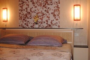 Junior Suite, 1 Queen Bed | Soundproofing, iron/ironing board, free WiFi, bed sheets - 12 Months (Novokuznetsk)