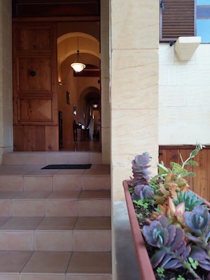 Property entrance - Narcisa Farmhouse B&B (Nadur)