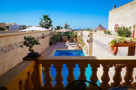 Exterior. Narcisa Farmhouse B&B