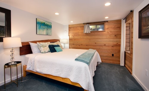 PORTHOLE:  Peaceful with a private, locked, covered patio to relax/ store bikes.