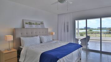 3 habitaciones, tabla de planchar con plancha y cuna de viaje