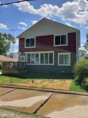 Exterior - Beautiful Newer Park/Lakefront home! (Huron)