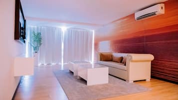 Presidential Suite | In-room safe, desk, soundproofing, free WiFi