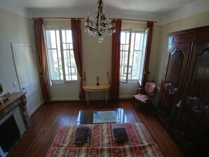Double Room (Myriam) | Living area - Villa Angel (Caunes-Minervois)