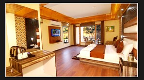 Luxury Room | Living room | 40-inch LED TV with satellite channels, TV