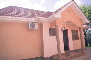 Front of property - Lindrin Lodge (Moshi)