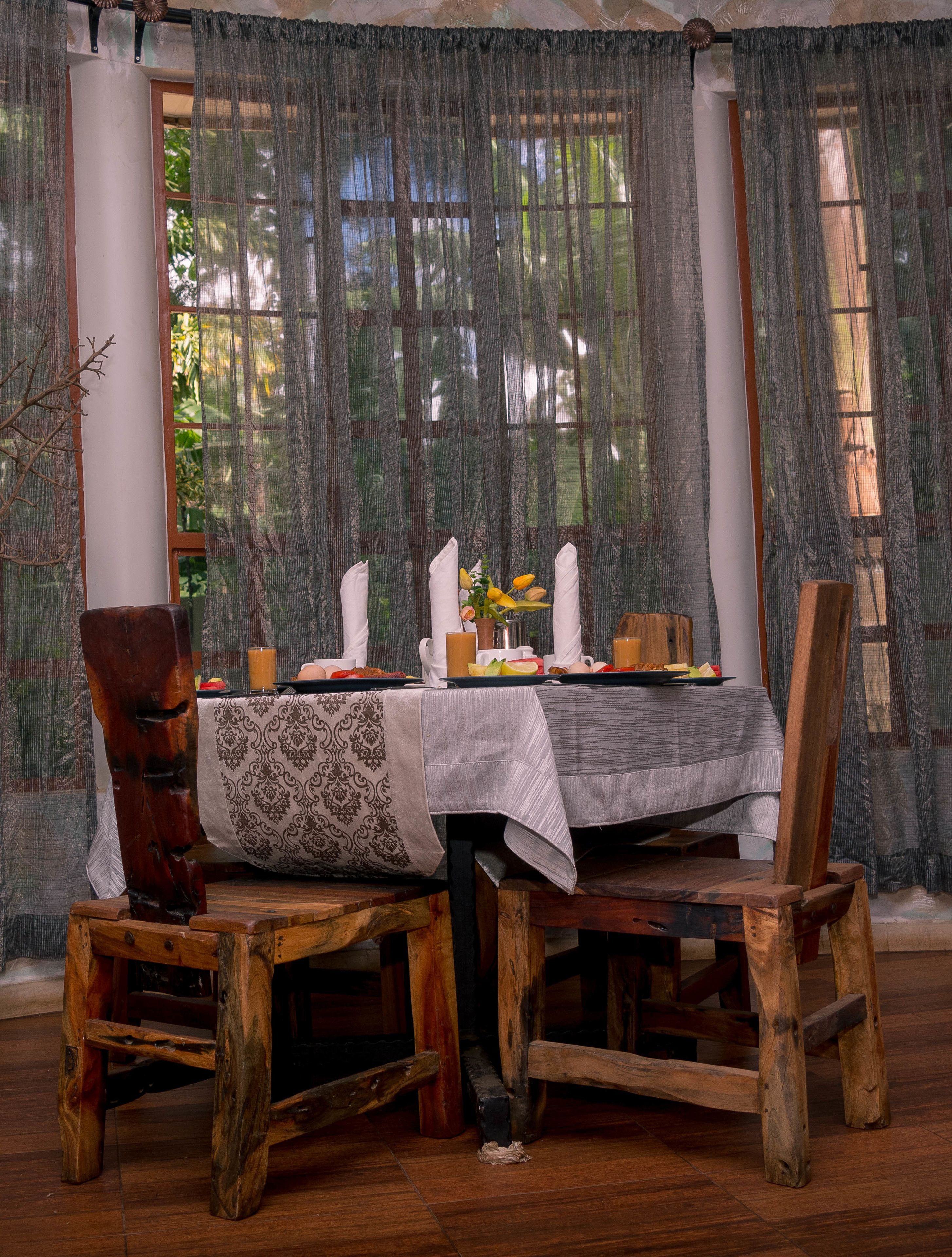 Free daily cooked-to-order breakfast