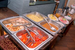 Free daily cooked-to-order breakfast - Lindrin Lodge (Moshi)