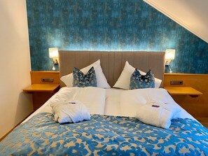 Double Room, Balcony | In-room safe, desk, free WiFi, bed sheets - Hotel Christina am Achensee (Eben am Achensee)