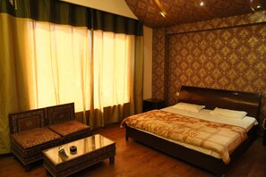 Deluxe kamer, 1 tweepersoonsbed, niet-roken | Een bureau