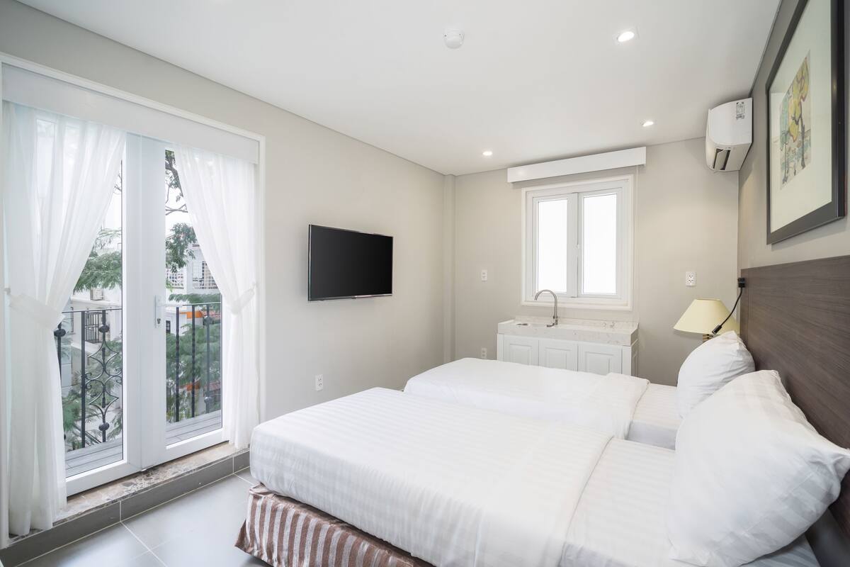 In-room safe, desk, soundproofing, iron/ironing board