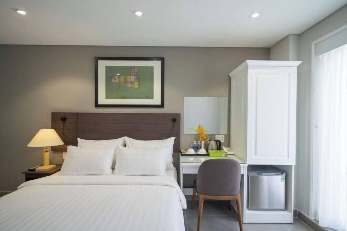 In-room safe, desk, soundproofing, iron/ironing board