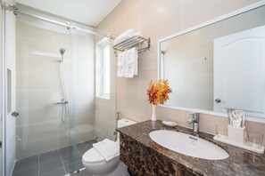 Superior Twin or Double | Bathroom | Shower, free toiletries, hair dryer, slippers - Parkhill Hotel & Apartment (Ho Chi Minh City)