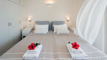 Superior Apartment, 2 Double Beds, Non Smoking, Sea View | Blackout curtains, soundproofing, iron/ironing board, free WiFi