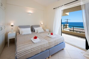 Superior-Apartment, 2 Doppelbetten, Nichtraucher, Meerblick | Verdunkelungsvorhänge, schallisolierte Zimmer, Bügeleisen/Bügelbrett