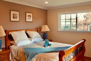 3 bedrooms, iron/ironing board, free WiFi, bed sheets