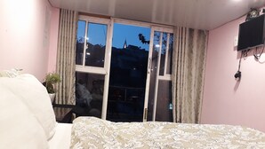 Standard Double Room | Minibar, blackout drapes, WiFi (free), bed sheets - DaLat Inn Homestay (Xuan Huong - Da Lat)