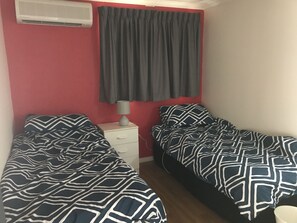 4 chambres, fer et planche à repasser, Wi-Fi, draps fournis