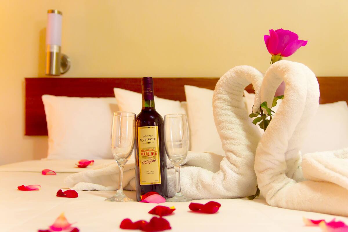 4 bedrooms, in-room safe, desk, free WiFi