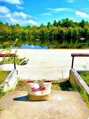 Sur la plage, chaise longue