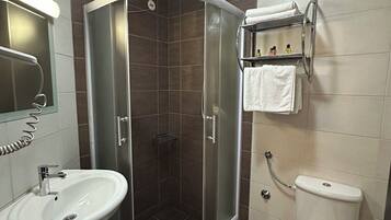 Standard Double Room | Bathroom