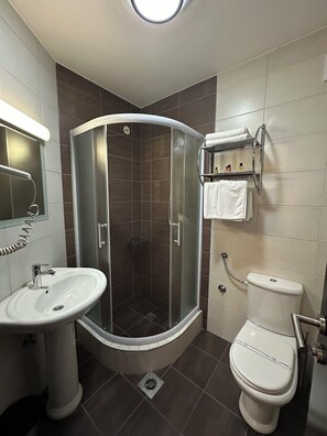 Bathroom - Hotel Espana (East Sarajevo)