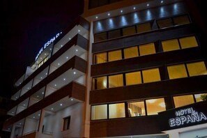 Mặt tiền nơi lưu trú