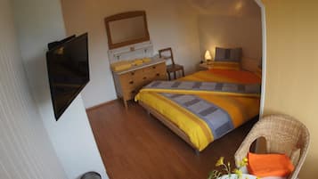 Double or Twin Room, Shared Bathroom | Desk, iron/ironing board, cots/infant beds, free WiFi