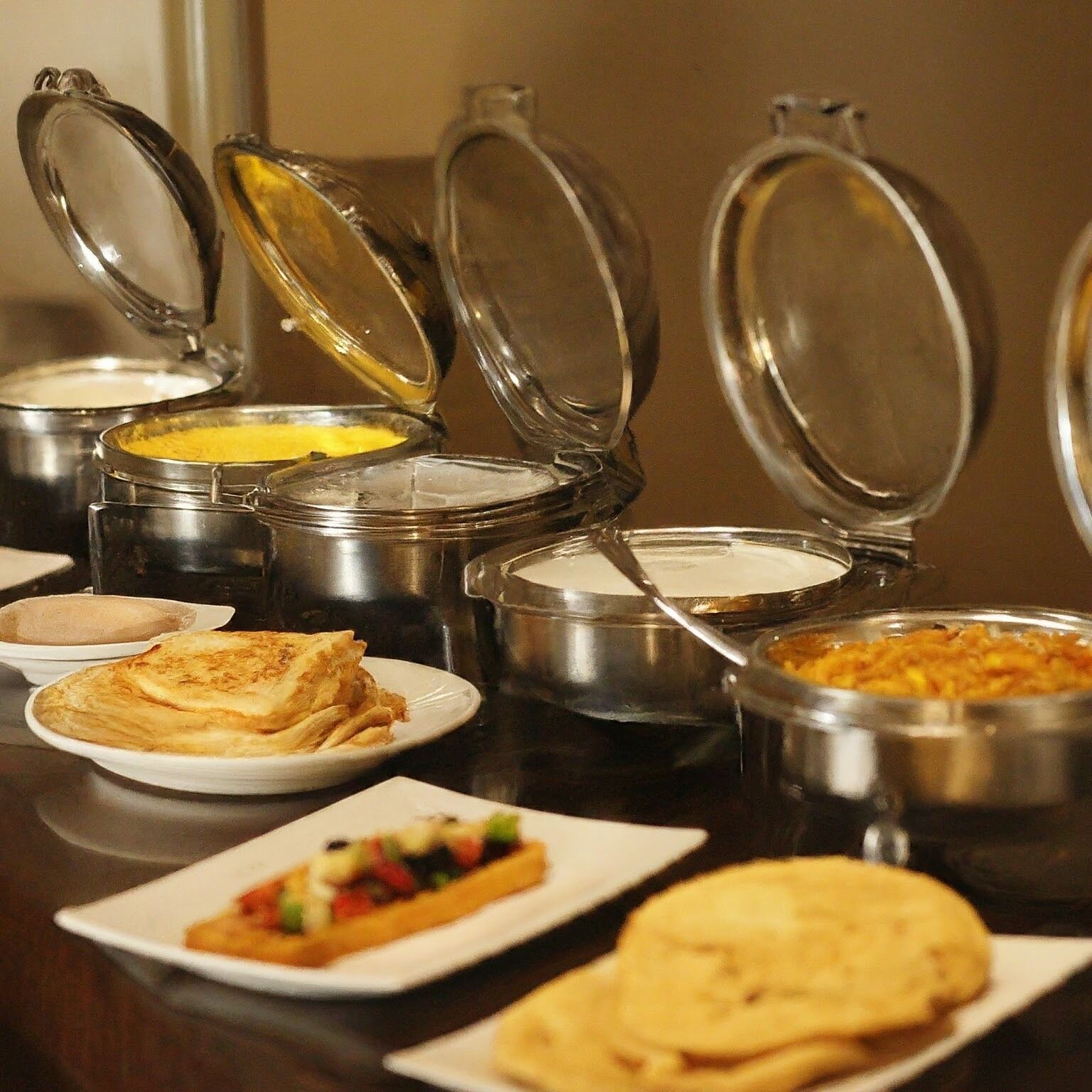 Café da manhã com buffet todos os dias (INR 265 por pessoa) 