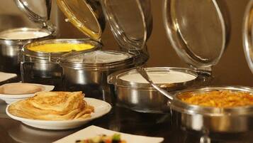 Café da manhã com buffet todos os dias (INR 265 por pessoa)