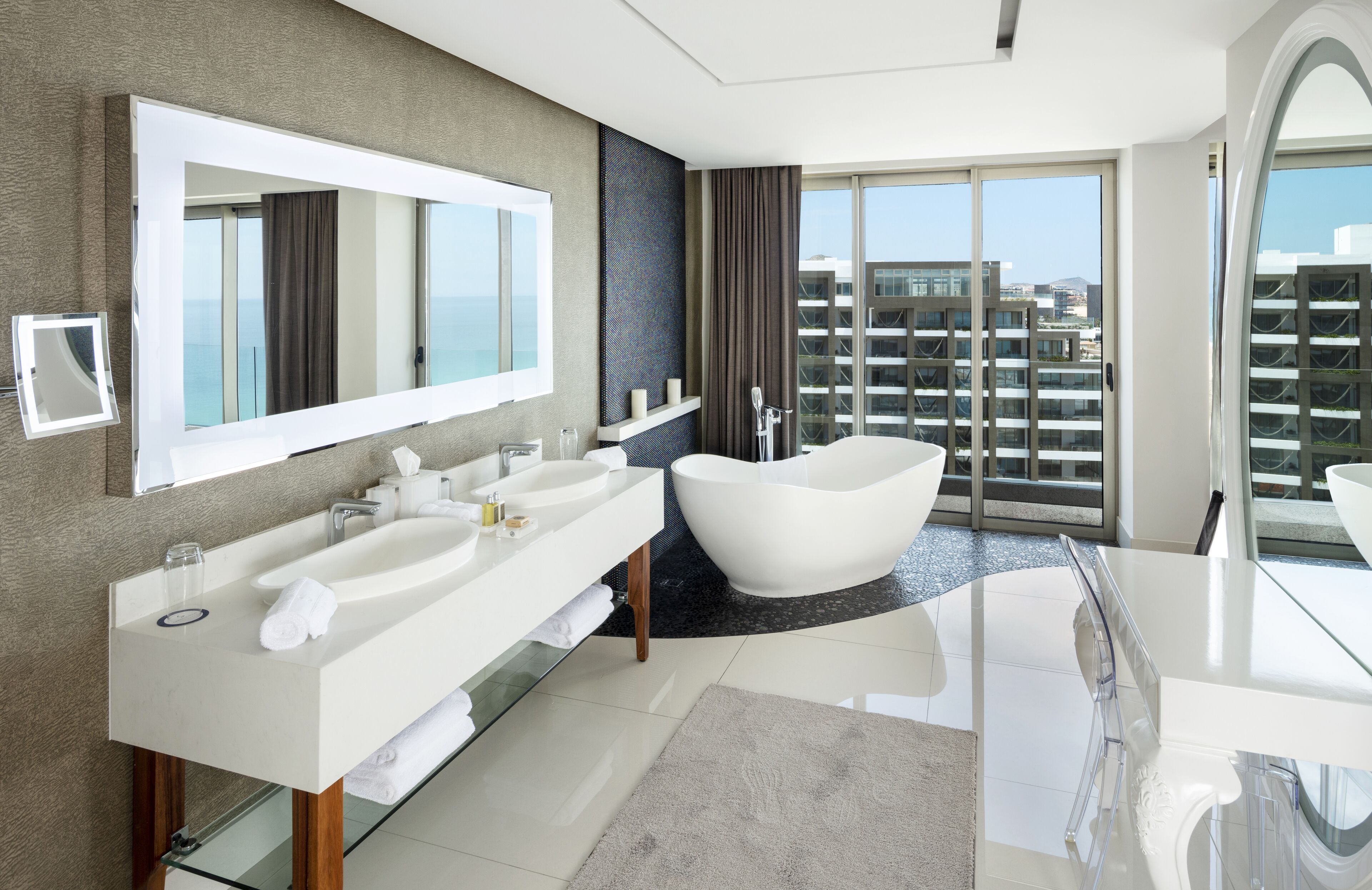 4 Bedroom Penthouse Ocean Front | Bathroom | Separate tub and shower, deep soaking tub, free toiletries, hair dryer
