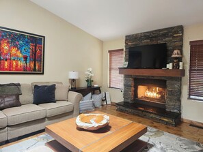 TV, fireplace, Netflix, DVD player - Quiet retreat  (Pinetop)