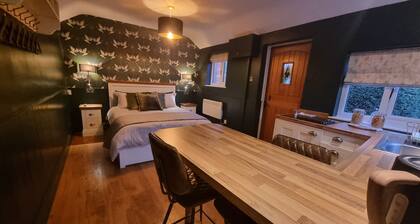 Country Studio with Kitchen